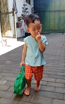 Cara merawat anak yang benar itu diasuh sendiri oleh orangtuanya